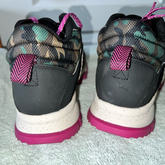 BRAND NEW Timberland Hiking Shoes - Picture 4 of 7